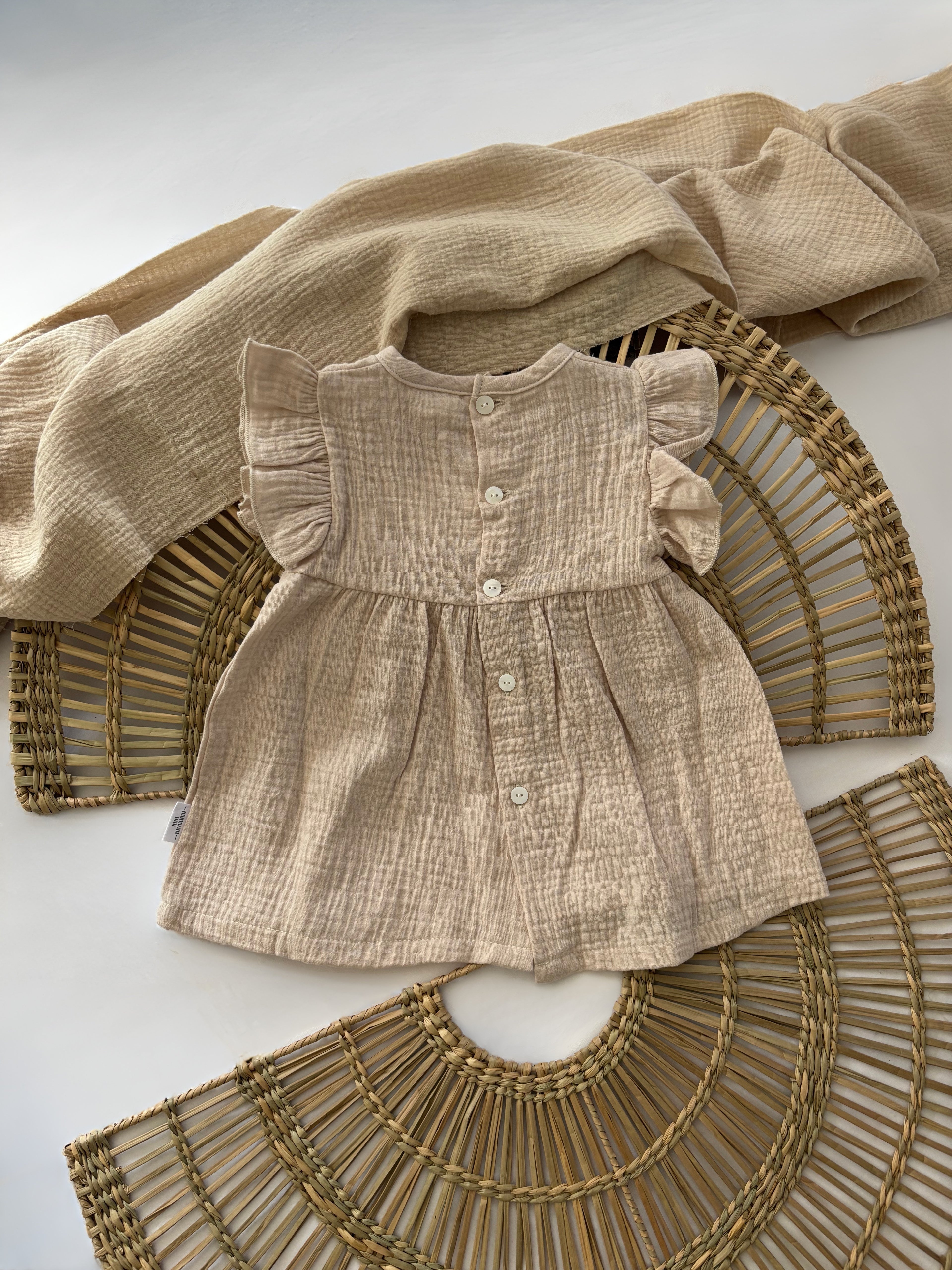 Vêtement bébé personnalisable, robe bébé, couleur marron beige